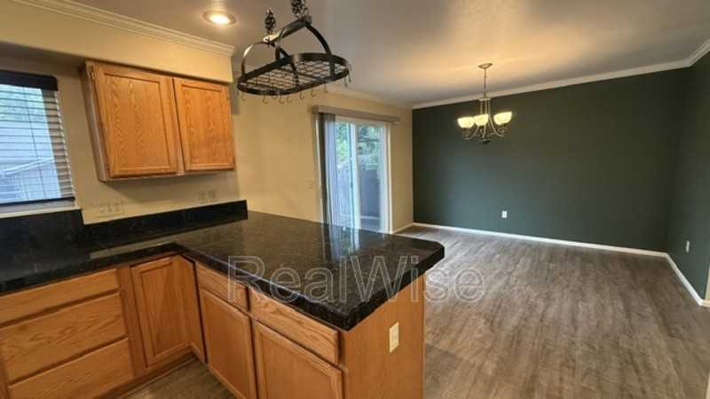 172 Ne Rifle Range St #9 - Photo 5 of 19