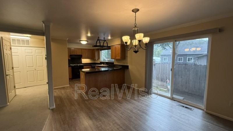 172 Ne Rifle Range St #9 - Photo 7 of 19