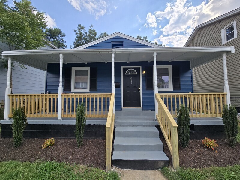 611 Hazelhurst Ave - Photo 2 of 12