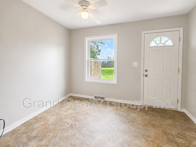 632 Anita Ave - Photo 5 of 14