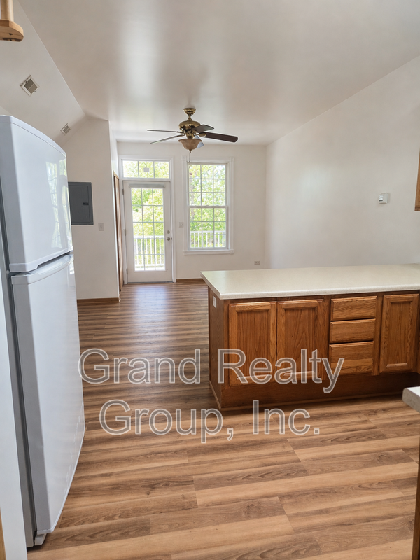 42 E Grand Ave #2C - Photo 2 of 6