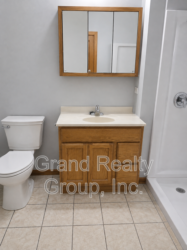 42 E Grand Ave #2C - Photo 5 of 6