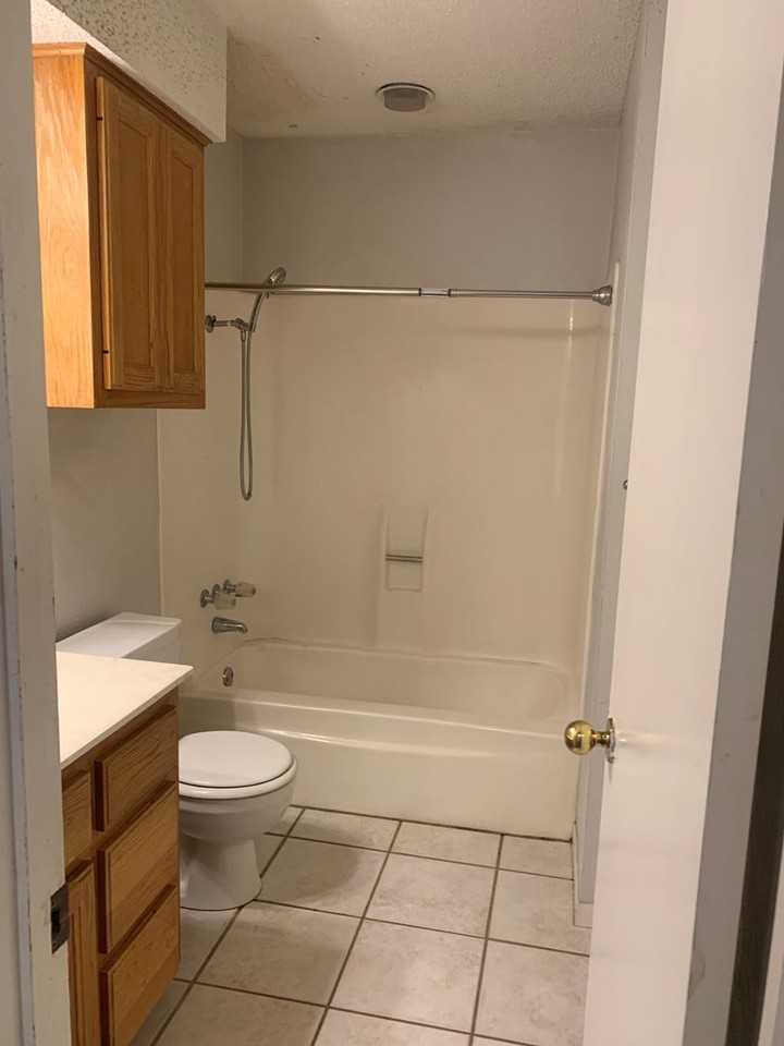 415 Live Oak St - Photo 3 of 8