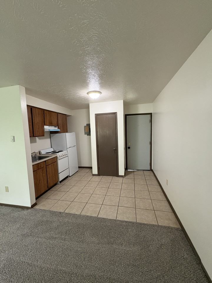 Meadowbrook Apartments - Photo 3 of 8