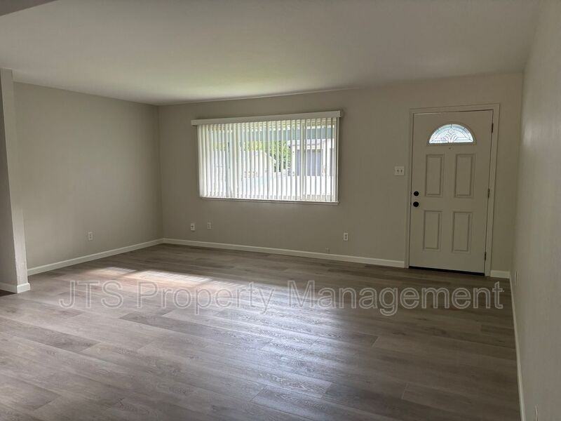 5205 Valonia St - Photo 6 of 16