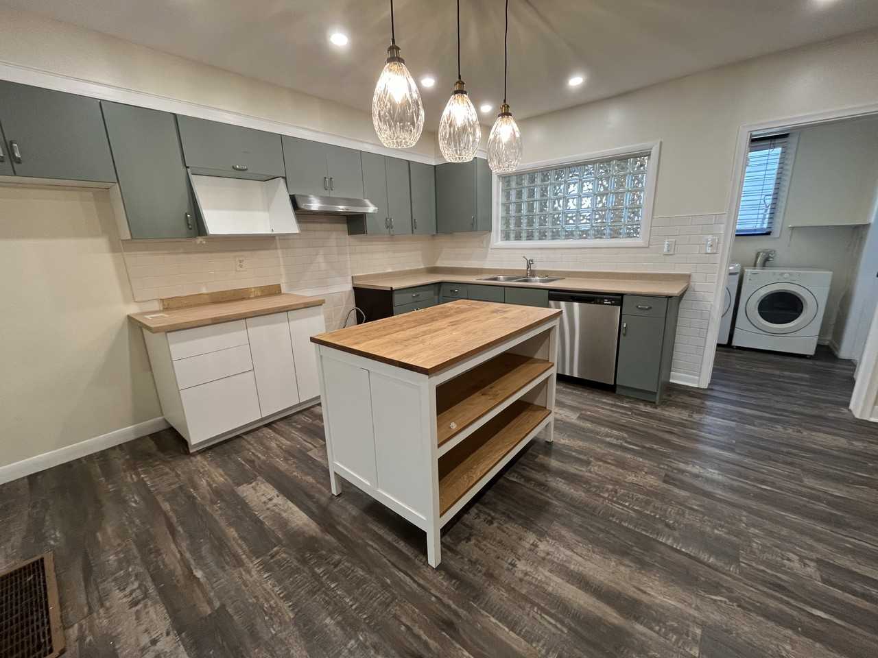 236 Sydenham St - Photo 3 of 28