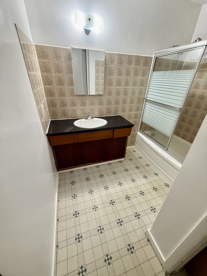 11610 124 St Nw - Photo 7 of 27