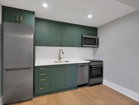 450 Markham St - Photo 1 of 1