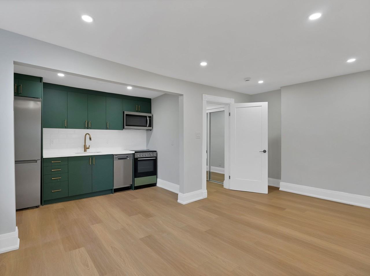 450 Markham St - Photo 3 of 30