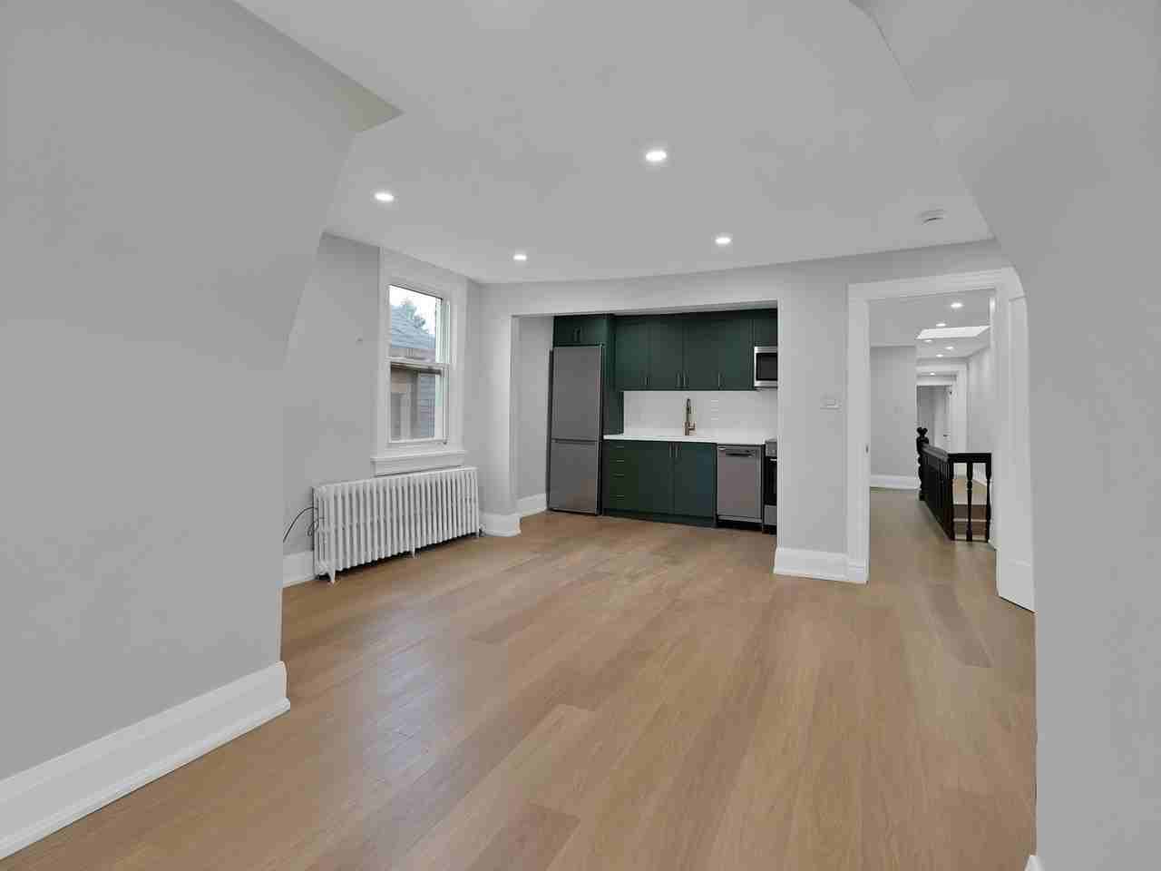 450 Markham St - Photo 4 of 30