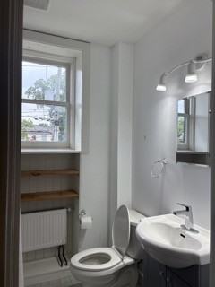214 Woolwich St - Photo 7 of 47