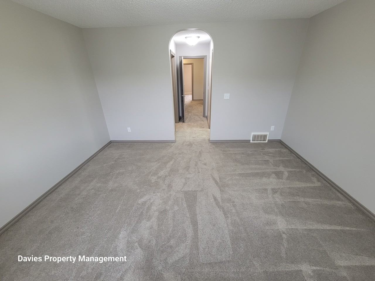 735 85 Street Southwest 21 ed - Photo 3 of 15