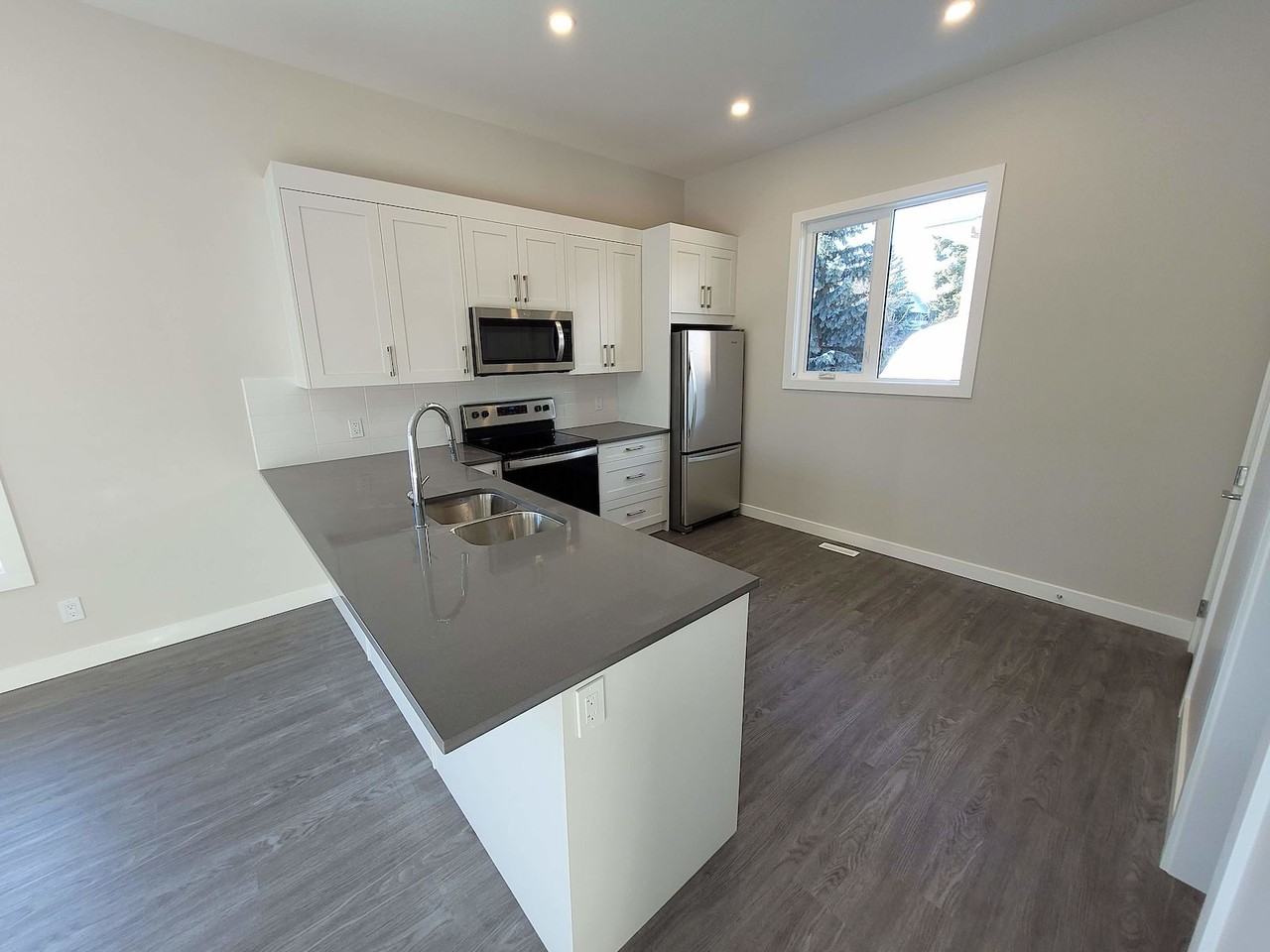 5066 4a St Sw - Photo 4 of 31