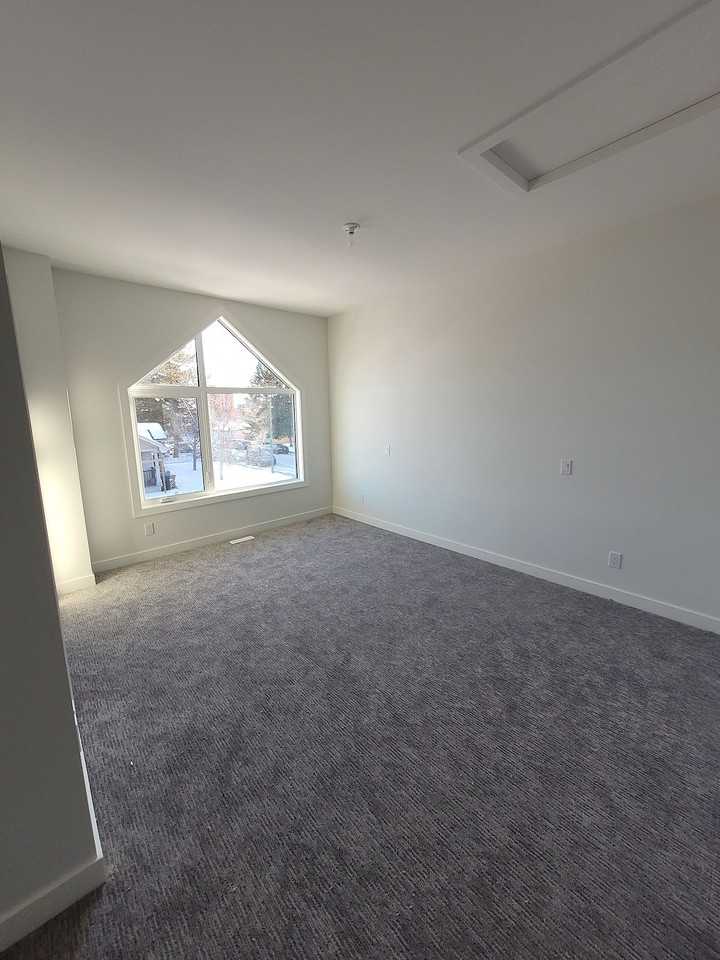 5066 4a St Sw - Photo 7 of 31