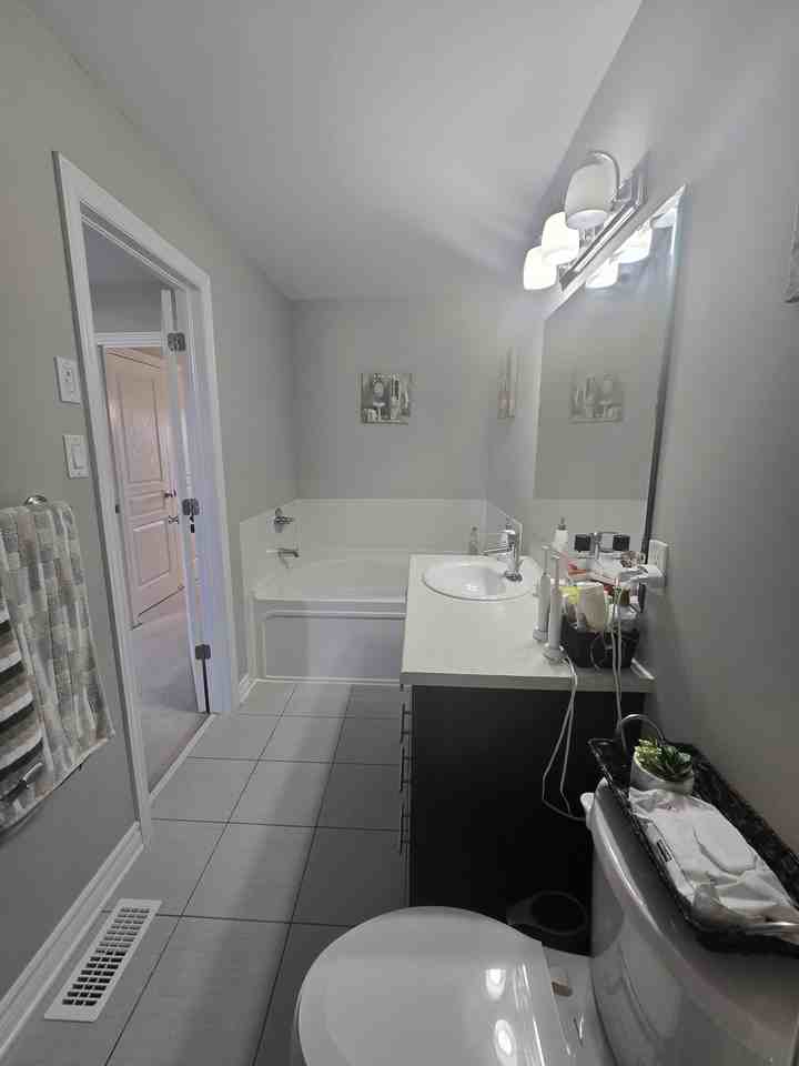 143 Popplewell Cres - Photo 4 of 24