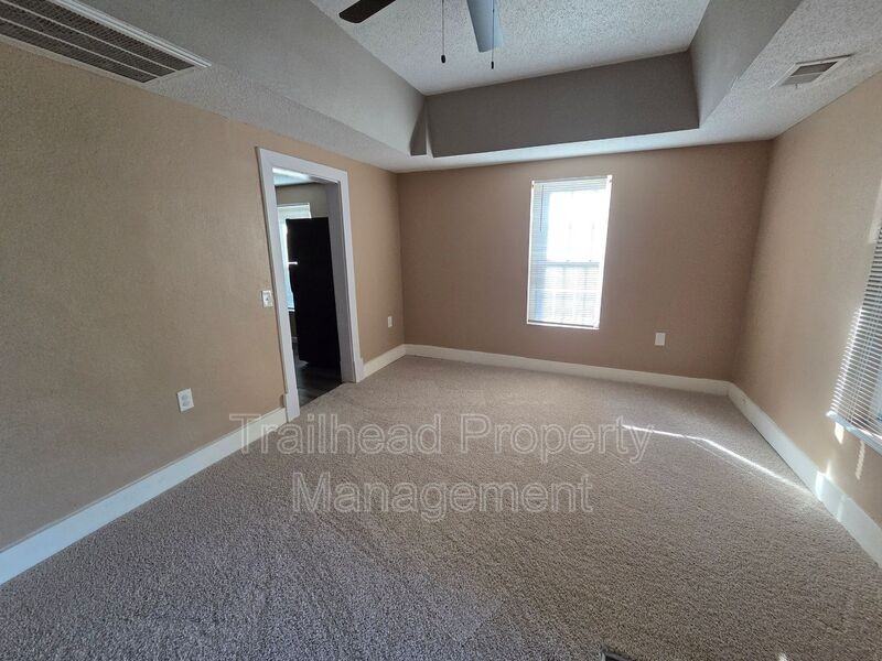 507 3rd St - Photo 4 of 12