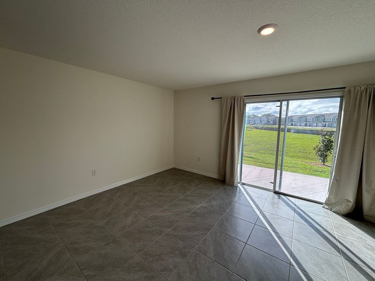 8243 Sw 67th Ave - Photo 4 of 28