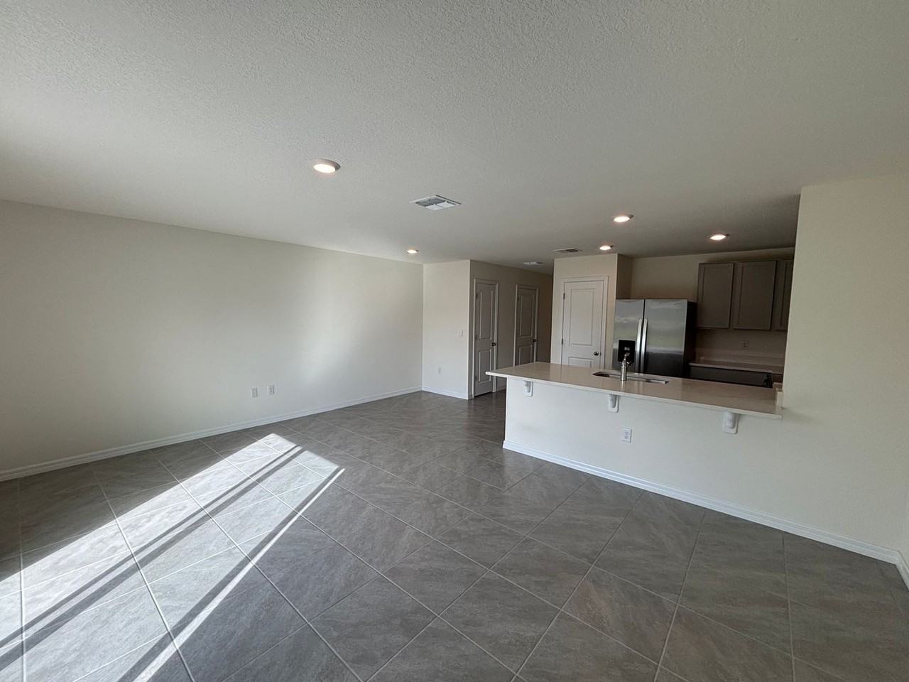 8243 Sw 67th Ave - Photo 5 of 28
