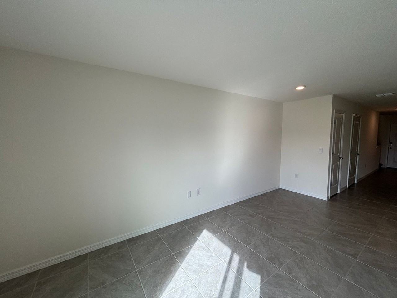 8243 Sw 67th Ave - Photo 6 of 28
