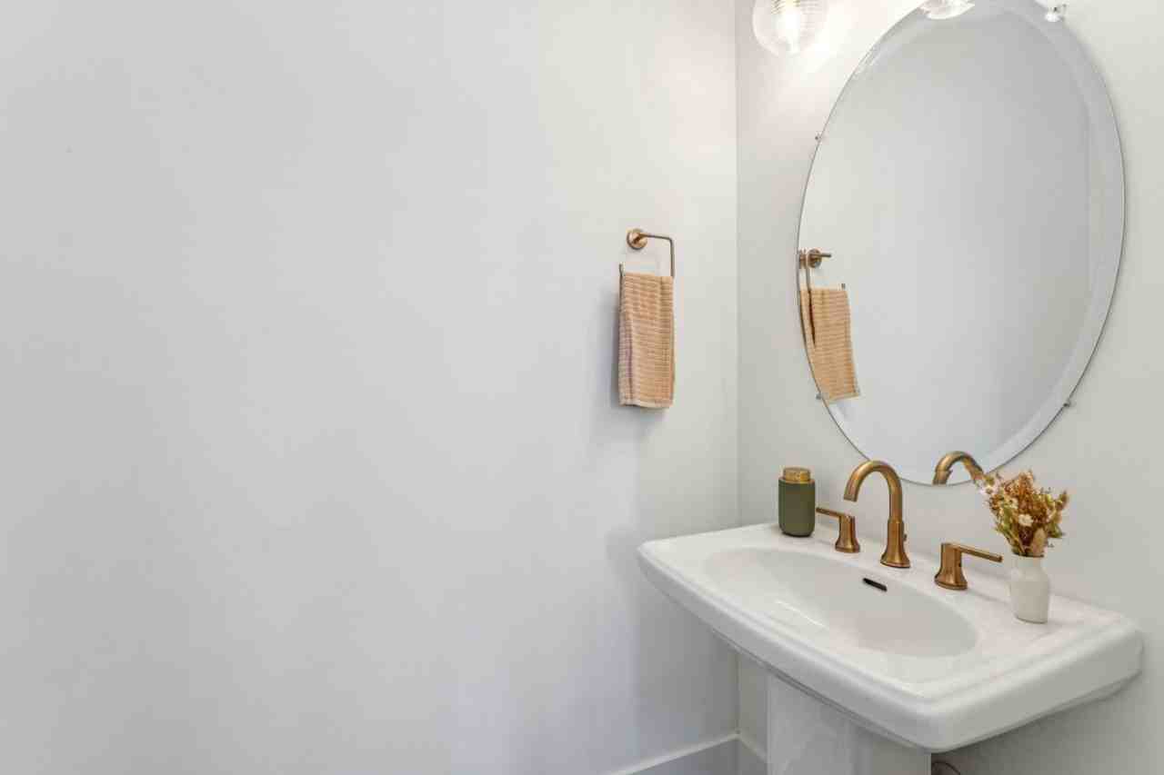 6016 Old Pineville Rd - Photo 7 of 20