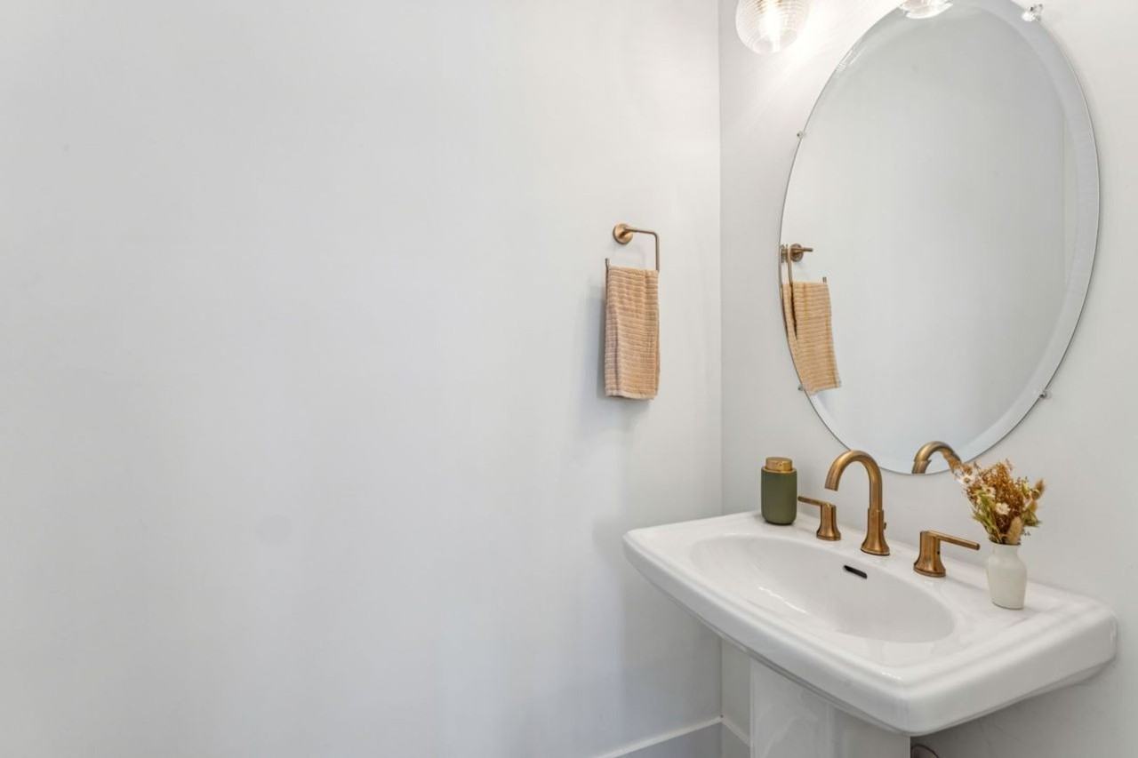 6038 Old Pineville Rd - Photo 4 of 18