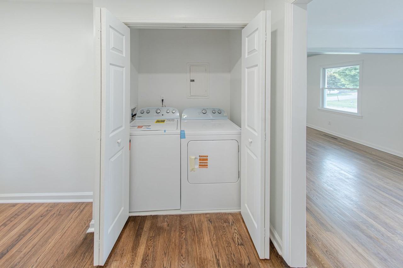 914 Bank St Se - Photo 5 of 15