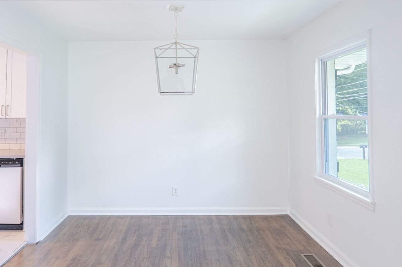 914 Bank St Se - Photo 6 of 15