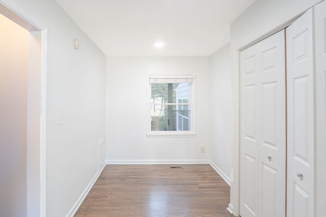 914 Bank St Se - Photo 7 of 15