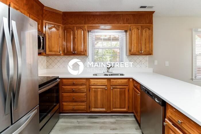548 Adams Gate Rd - Photo 5 of 18