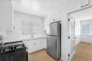 844 2nd St #B - Photo 1 of 1
