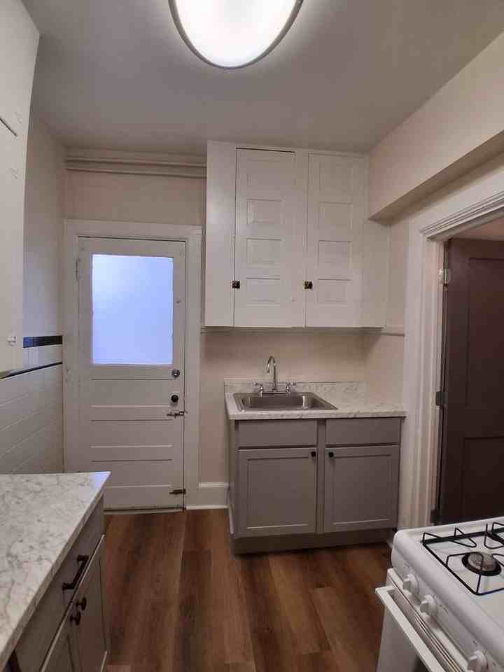 523 E Buffalo Street - Photo 6 of 22