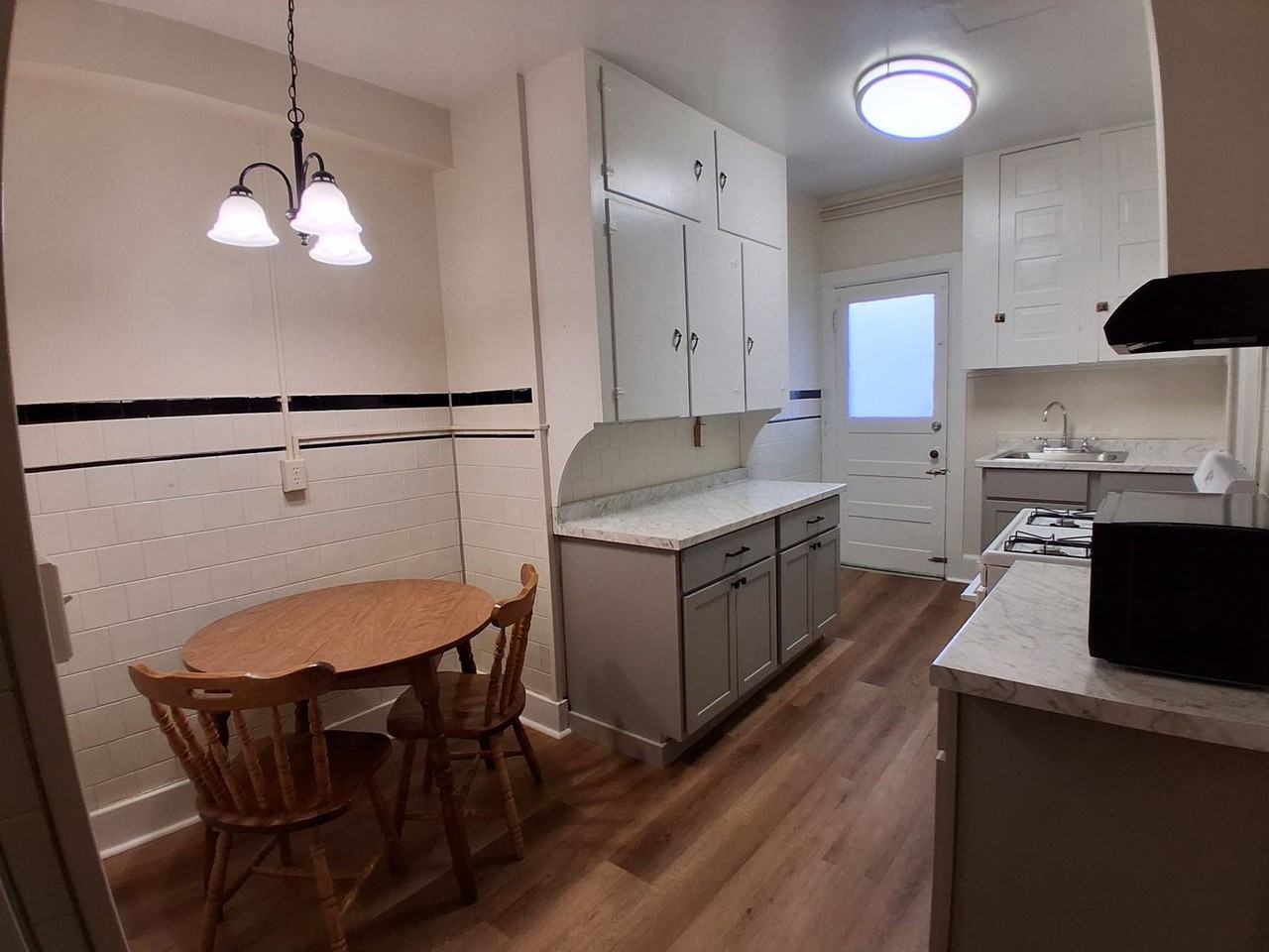 523 E Buffalo Street - Photo 7 of 22