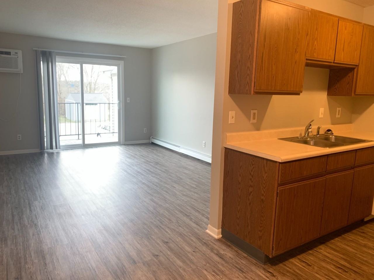489 Donna St - Photo 2 of 14