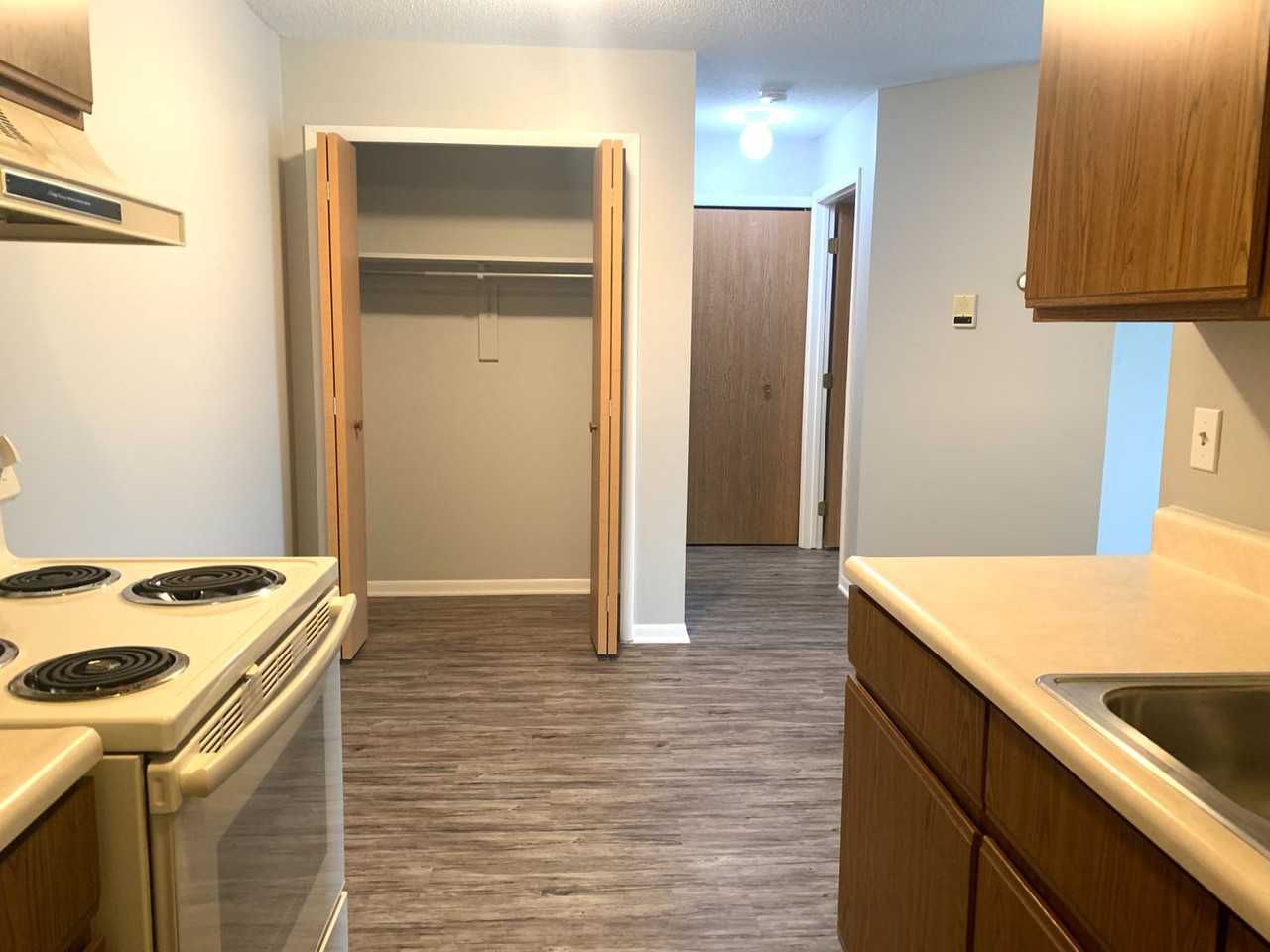 489 Donna St - Photo 5 of 14