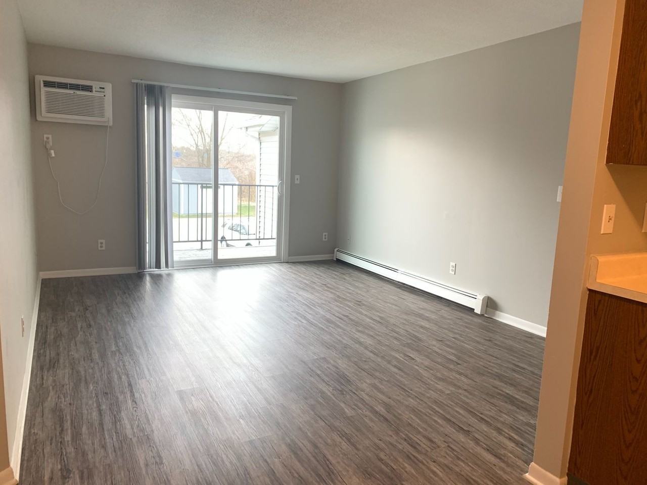 489 Donna St - Photo 7 of 14
