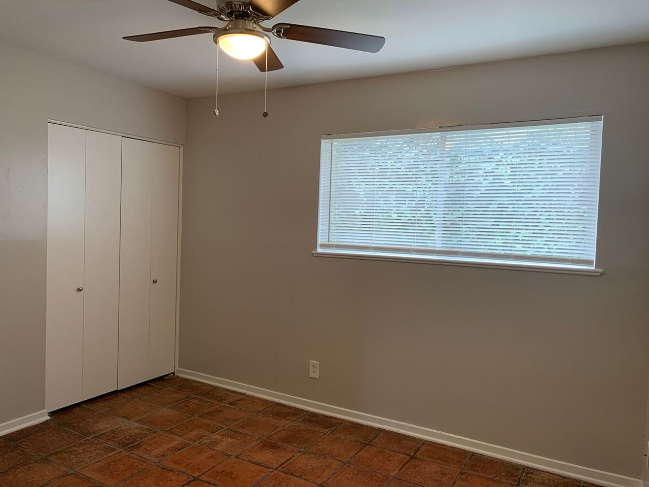 1808 W 35th St #10 - Photo 7 of 16
