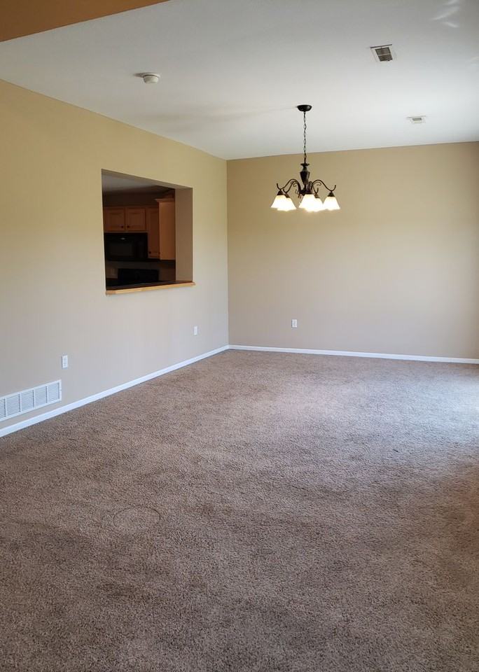 2817 Elm Creek Dr - Photo 3 of 18