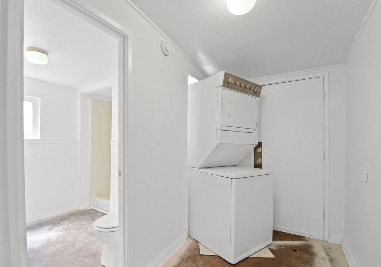 138 N Riverside Ave - Photo 4 of 11