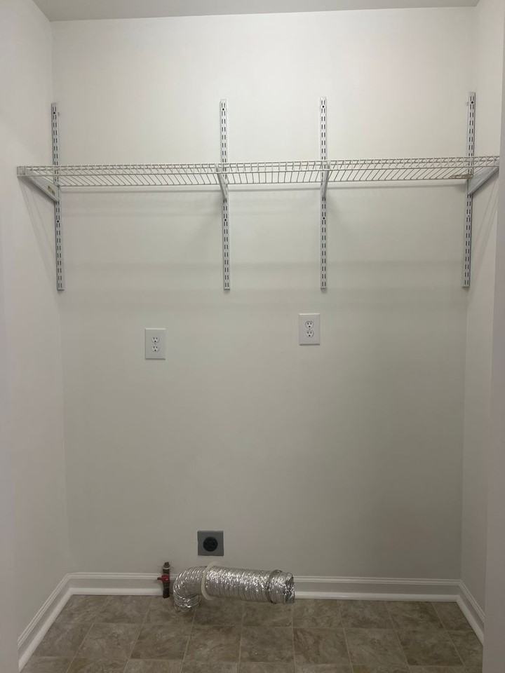 410 Snow St - Photo 5 of 12