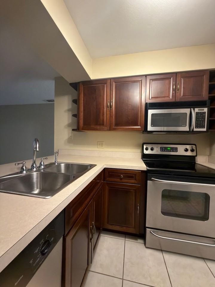 4520 Bar Harbor Dr - Photo 2 of 15