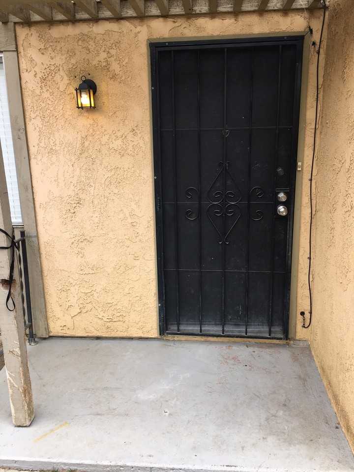 2201 Pinon Springs Cir - Photo 2 of 12