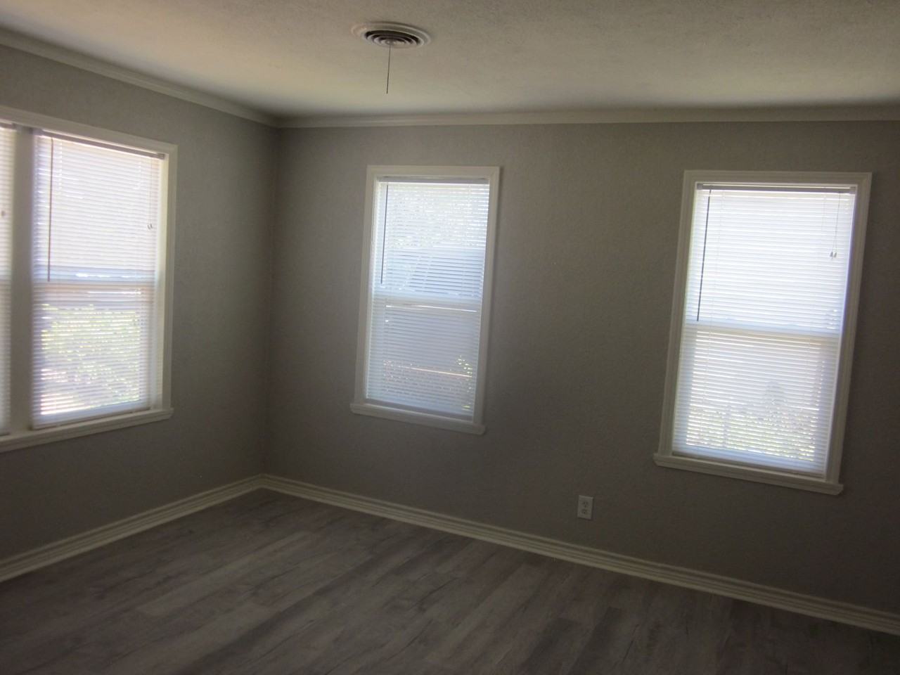 4214 Ne 15th Ave - Photo 3 of 12