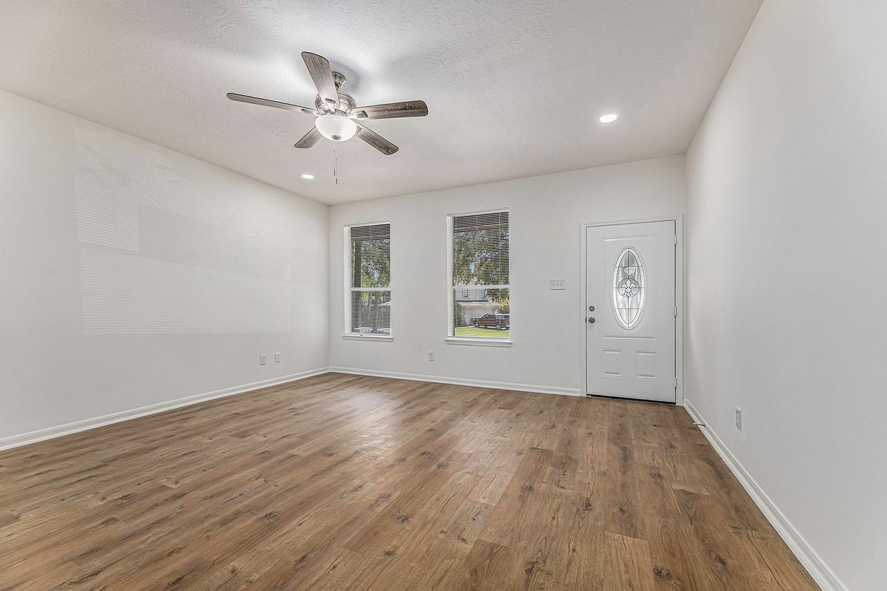 13010 Valleywood Cir - Photo 5 of 16