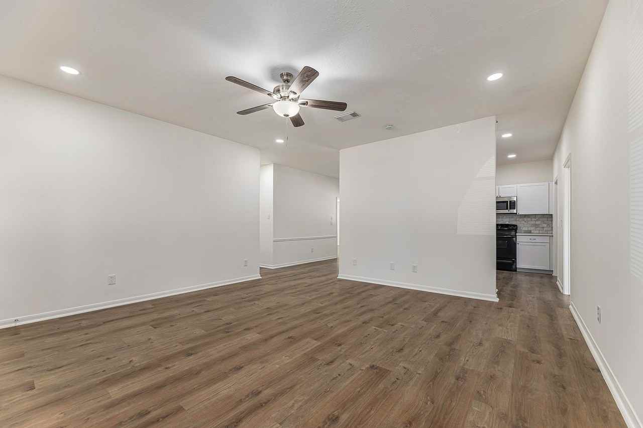 13010 Valleywood Cir - Photo 6 of 16