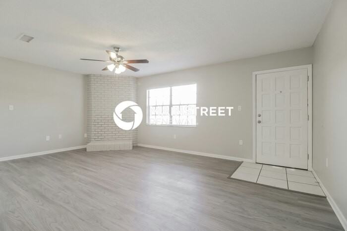 1299 Salina St Se - Photo 2 of 16