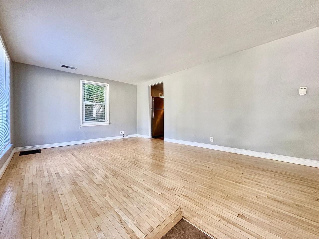 826 W Bryan St - Photo 2 of 13