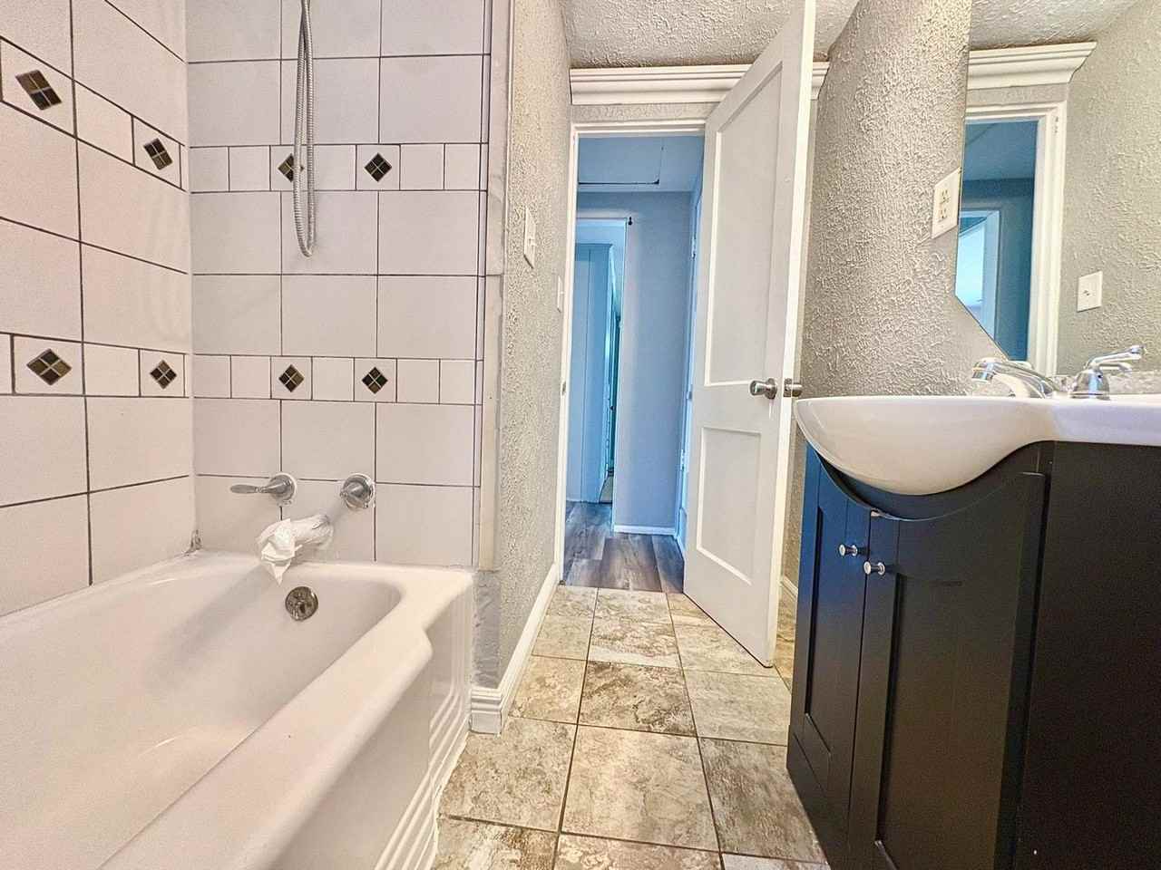 826 W Bryan St - Photo 7 of 13