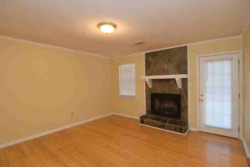 515 Ridgewood Dr - Photo 3 of 26
