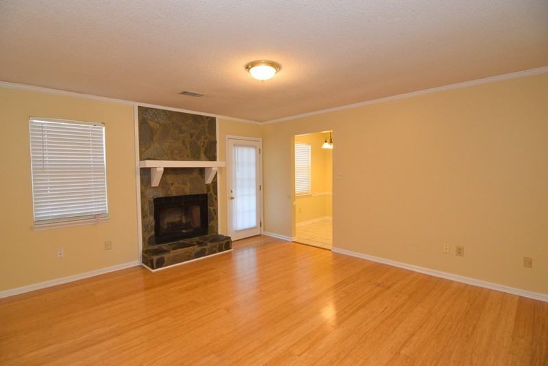 515 Ridgewood Dr - Photo 4 of 26