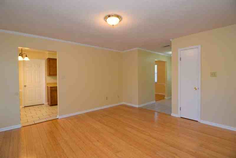 515 Ridgewood Dr - Photo 5 of 26